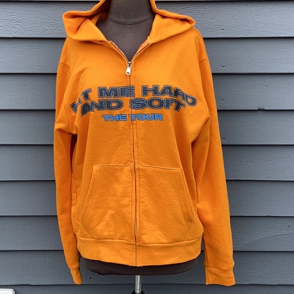 New Billie Eilish Orange “Hit Me Hard And Soft The Tour” Graphic Hoodie Medium - Picture 2 of 5